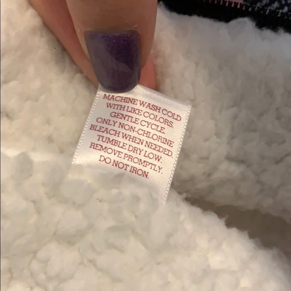 🌺HP🌺 Faux Fur Lined Vest - Picture 6 of 6